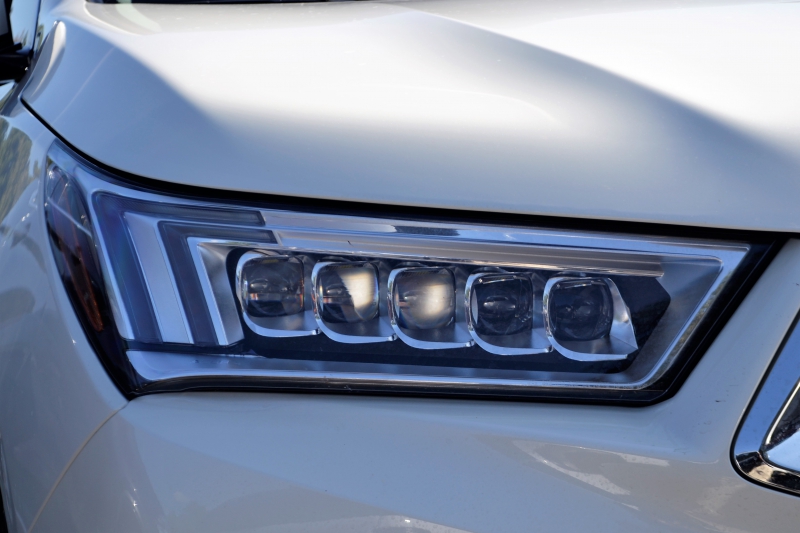 moto-AIGUINES-min_acura-headlamp-2834131